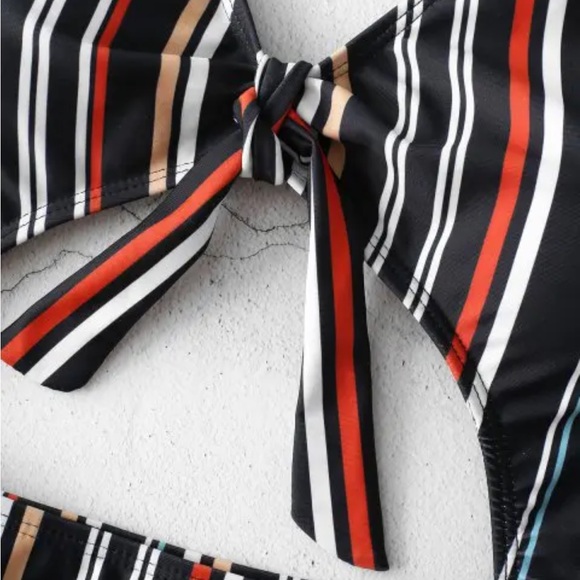 ZAFUL Striped Cutout One-piece Swimsuit - Picture 6 of 7